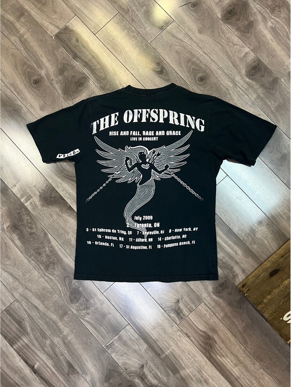 The Offspring "Rise and Fall, Rage and Grace" Tour Volcom T-Shirt - Picture 3 of 3